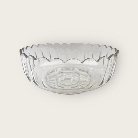 Glass bowl
With olive decoration
*DKK 300