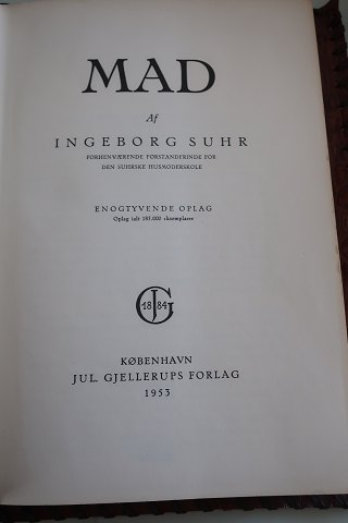 MAD
af Ingeborg Suhr, forhenværende forstanderinde på den velkendte og berømte 
Suhrske Husholdningsskole
Jul. Gjellerups Forlag, København  
1953
Sideantal: 552
Dette eksemplar har ekstra omslag af brunt kunst-skind, samt bogmærke
In sehr gutem Zust
