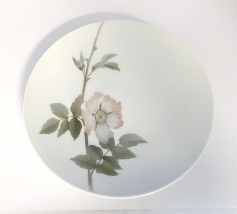 Royal Copenhagen. Teller mit Blumenmotiv. Nr. 78. Durchmesser 22 cm. (1 Wahl)