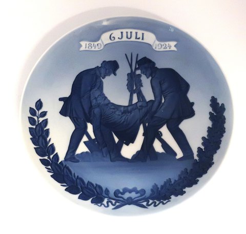Royal Kopenhagen. Erinnerungsteller # 223. 6. Juli Teller. 75. Jahrestag der 
Schlacht von Fredericia. Durchmesser 29 cm. Produziert im Jahre 1924. Gezeichnet 
von Oluf Jensen