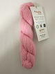 Andean Mist Ökologische Baumwolle
Andean Mist ökologische Baumwolle ist ein 
Certificiertes ökologisches Naturprodukt aus Peru.
Diese Farbe ist: Dolce Pink, Farbenr. 14001
Knäuel mit 50 Gramm