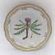 Royal Copenhagen. Flora Danica. Rundt serveringsfad
med gennembrudt kant. Model # 3528. Diameter 33 cm. (1 sortering). Carduus 
acaulis L