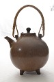 GUNNAR NYLUND TEAPOT MITTE DES JAHRHUNDERT
CERAMIC
RÖRSTRAND