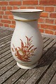 Royal Copenhagen dänisch krakeliert Porzellan mit 
Goldrand. Hohe Vase mit Blumen Dekoration 24,5cm