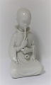 Royal Copenhagen. Porcelænsfigur. Opiumspige hvid (2342). Design : Arno 
Malinowski. Højde 14 cm. (1 sortering)