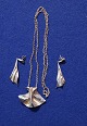 Piece of jewelery in a necklace and a pair of 
pendants with earrings in silver 925 by Danish 
silversmith Bent Larsen.