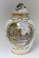 Lundin Antique präsentiert: Königliches Kopenhagen. Große Vase. Motiv: Götakanalen. Die Oberseite ist mit ...