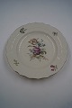 Frisenborg med guldkant porcelæn, 
middagstallerkener 25cm