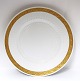 Royal Copenhagen. Vifte med guld. Rundt fad. Model 11512. Diameter 32,5 cm. (1 
sortering)