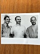 NASA: Kleines Original-Schwarz-Weiß-Foto der drei 
Apollo-11-Astronauten Neil Armstrong, Mike Collins 
und Edwin Aldrin, Gelatinesilber, Juli 1969 mit 
der Apollo-V-Rakete im Hintergrund
