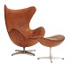 Aabenraa Antikvitetshandel präsentiert: Patinierter mit cognacfarbenem Leder "Egg Chair" von Arne Jacobsen
