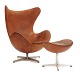 Patinierter mit 
cognacfarbenem 
Leder "Egg 
Chair" von ...