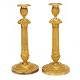 Aabenraa Antikvitetshandel präsentiert: Paar feuervergoldete Empire Bronzenleuchter. Frankriech um 1820. H: 34cm