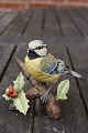 Antikkram präsentiert: Vogel auf Ast der Vogelbeere, niedliche Figur aus Biscuit