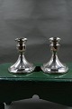 Antikkram präsentiert: Paar Kerzenhalter 10cm auf ovalen Stand aus dänisch Sterling Silber