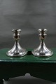 Antikkram 
präsentiert: 
Paar 
Kerzenhalter 
10cm auf ovalen 
Stand aus 
dänisch 
Sterling Silber