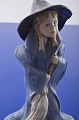 Bing & Grondahl figurine 2549 The belive World of the Child