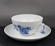 Antikkram 
präsentiert: 
Blaue 
Blume Glatt 
dänisch 
Geschirr. 2tlg. 
grosse 
Teetassen Nr. 
8269 aus 1. 
Wahl.