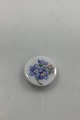Danam Antik 
presents: 
Royal 
Copenhagen 
Antique Button 
in overglaze 
with flower 1