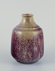L'Art presents: 
Henning 
Nilsson for 
Höganäs, 
Sweden.
Unique vase of 
stoneware. 
Hand-turned, 
hand-glazed.