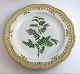 Royal Copenhagen Flora Danica. Teller mit durchbrochener kante. Entwurf # 3574. 
Durchmesser 29 cm. (1 Wahl). Vicia Orobus