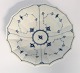 Königliches Kopenhagen. Muselmalet, Gerippt. Beilagen. Modell 142. Durchmesser 
21 cm. (1 Wahl).