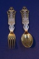 Antikkram 
präsentiert: 
Michelsen 
Set 
Weihnachtslöffel 
und Gabel 1923 
aus dänisch 
vergoldet 
Sterlingsilber.