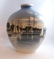 Lundin Antique 
präsentiert: 
Königliches 
Kopenhagen. 
Unikat von 
Harald 
Henriksen. 
Große Vase mit 
Segelbooten. 
...