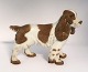 Lundin Antique 
präsentiert: 
Bing & 
Gröndahl. 
Porzellanfigur. 
Cocker Spaniel. 
Modell 2095. 
Länge 21,5 cm. 
( 1 Wahl )
