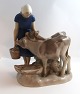 Bing & Gröndahl. Porzellanfigur. Mädchen mit Kälbern. Modell 2270. Höhe 20,5 cm. 
(2 Wahl).