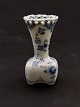 Middelfart 
Antik 
præsenterer: 
Royal 
Copenhagen 
musselmalet 
blomster vase 
1/1161