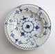 Bing & Grondahl. Blau. Tiefer Teller mit durchbrochener Kante. Modell 323.6. 
Durchmesser 21,5 cm. (1 Wahl).