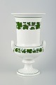 L'Art presents: 
Meissen, 
Vase, Vine-Leaf 
Pattern, 
“Voller grüner 
Weinkranz”