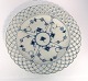 Royal Copenhagen. Musselmalet, Vollspitze. Flach mit durchbrochener Kante. 
Modell 1098. Durchmesser 25,5 cm. (4 Wahl).