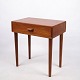 Osted Antik & 
Design 
præsenterer: 
Sengebord/Sidebord 
- Teaktræ - 
Dansk Design - 
1960erne
