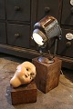 K&Co. presents: 
French 
mini projector 
by the brand 
"Cremer-Paris" 
from the 40s in 
polished metal 
on a solid oak 
...