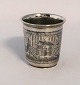 Lundin Antique 
präsentiert: 
Russland. 
Kleiner 
Silberbecher 
mit Niello 
(84). Höhe 5,5 
cm. Durchmesser 
5,1 cm.