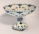 Lundin Antique 
präsentiert: 
Königliches 
Kopenhagen. 
Musselmalet, 
vollspitze. 
Kuchenschale 
auf Fuß. Modell 
1020. ...