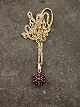 Gold plated 
sterling silver 
pendant with 
garnets