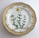 Lundin Antique 
präsentiert: 
Royal 
Copenhagen. 
Flora Danica 
Teller m. 
durchbrochener 
Kante. 
Durchmesser 25 
cm. ...
