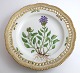 Lundin Antique 
präsentiert: 
Royal 
Copenhagen. 
Flora Danica 
Teller m. 
durchbrochener 
Kante. 
Durchmesser 25 
cm. ...