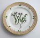 Lundin Antique 
präsentiert: 
Royal 
Copenhagen 
Flora Danica. 
Kuchenteller. 
Entwurf # 3552. 
Durchmesser 
14,5 cm. ...