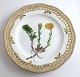 Lundin Antique 
präsentiert: 
Royal 
Copenhagen 
Flora Danica. 
Mittagessen 
Platte mit 
durchbrochener 
kante. Entwurf 
...