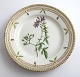 Lundin Antique 
präsentiert: 
Royal 
Copenhagen 
Flora Danica. 
Mittagessen 
Platte. Entwurf 
# 3573. 
Durchmesser 19 
...