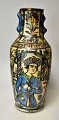Pegasus – Kunst - Antik - Design präsentiert: Persische Vase, 19. Jahrhundert. Kadscharenkeramik.