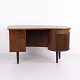 Osted Antik & Design präsentiert: Kai Kristiansen Kidney 54 Schreibtisch aus Walnuss für FM Furniture Feldballe ...
