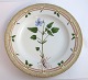 Lundin Antique präsentiert: Royal Copenhagen Flora Danica. Menüe Teller. Entwurf # 3549. Durchmesser 25 cm. (1 ...