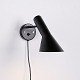 Osted Antik & Design präsentiert: Arne Jacobsen Wandleuchte Modell V3 aus schwarz lackiertem Metall für Louis ...