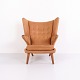 Osted Antik & Design präsentiert: Hans J. Wegner Bärensessel Modell AP19 aus Cognacfarbenem Nubukleder von AP ...