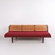 Osted Antik & Design präsentiert: Hans J. Wegner GE-258 Daybed aus Teak und Geflecht für Getama aus den 1950er ...